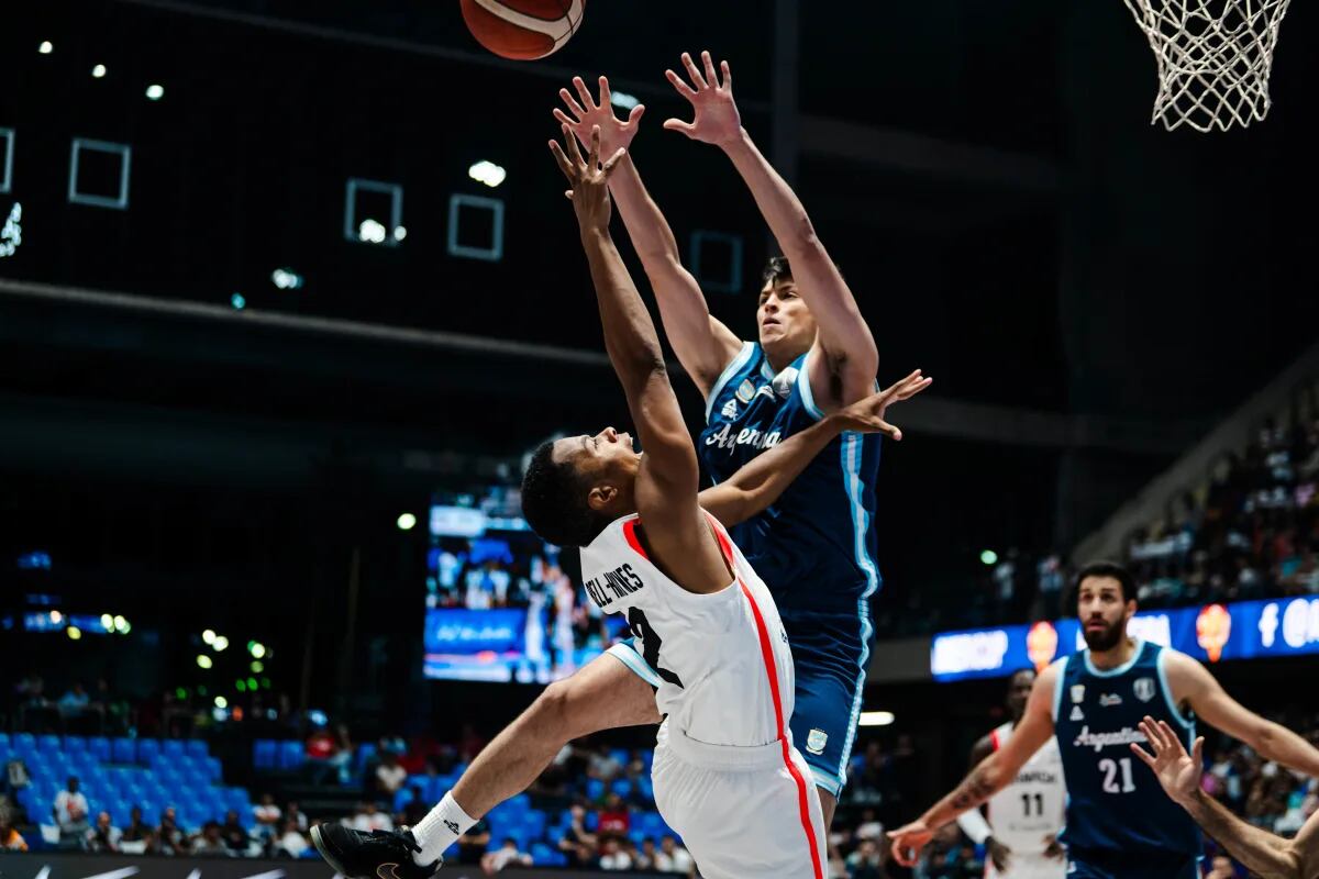 Argentina ante Canadá, en semifinales de AmeriCup. (Fiba).