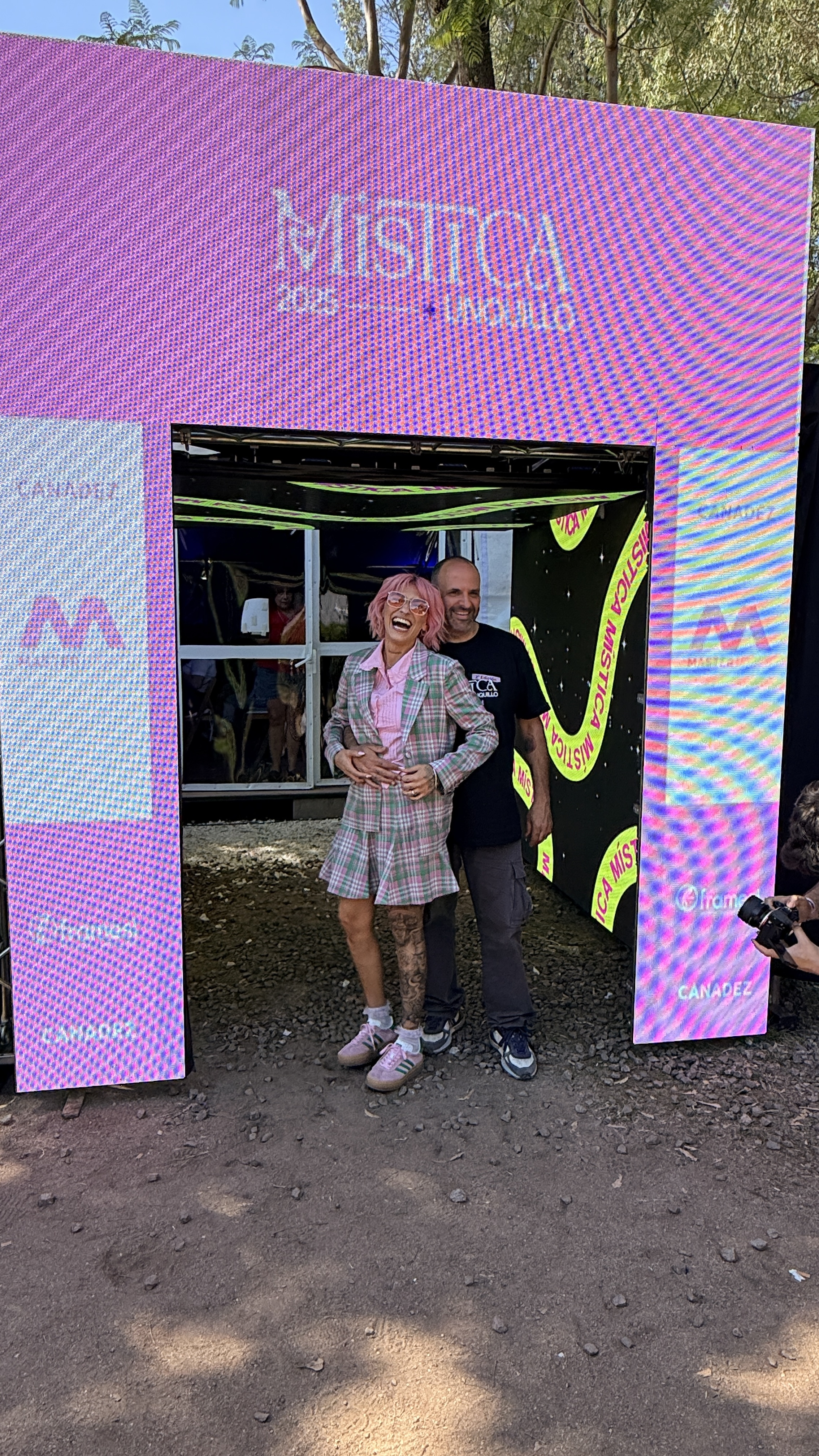 Con Daniel, su socio primero y después marido. Con él hicieron los números finos de la peluquería. (Gentileza)