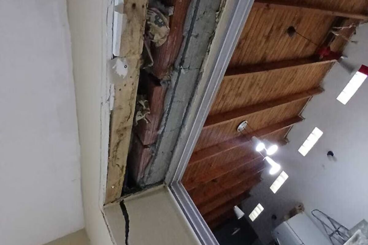 Comodoro Rivadavia: las fotos de los destrozos que dejó el desplazamiento del cerro Hermitte. (Foto: gentileza TN)