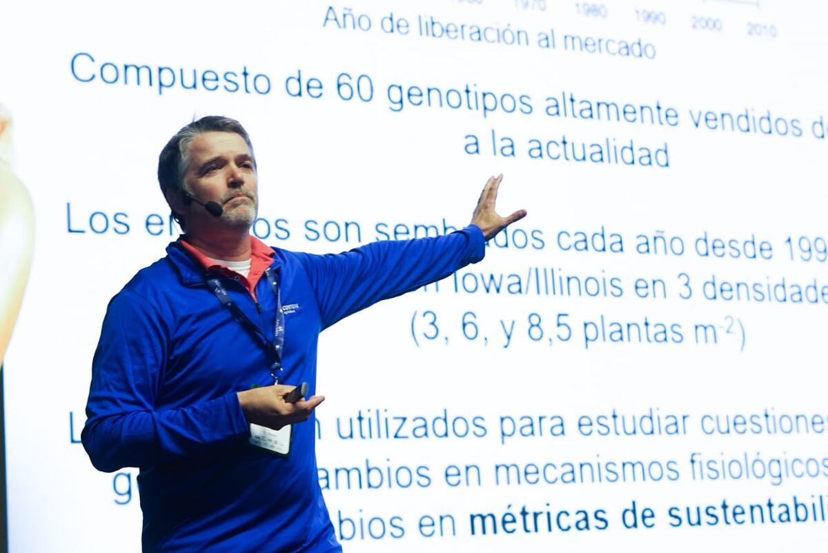 CONGRESO INTERNACIONAL Lucas Borras, científico e investigador de la empresa Corteva, en Estados Unidos, durante si disertación en el Congreso en Rosario. (Prensa CMI