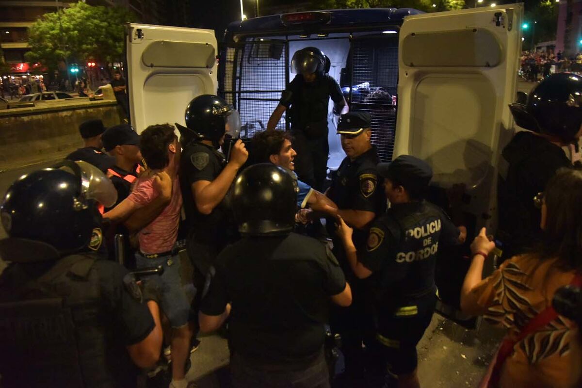 cacerolazo en patio olmos