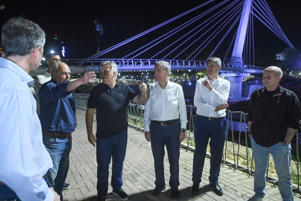 Definiciones. En esta semana, Martín Llaryora dará a conocer el gabinete provincial. Lo mismo haría el futuro intendente Daniel Passerini, que el viernes pasado, compartieron un acto con Schiaretti en la Capital. (Prensa Gobierno de Córdoba)