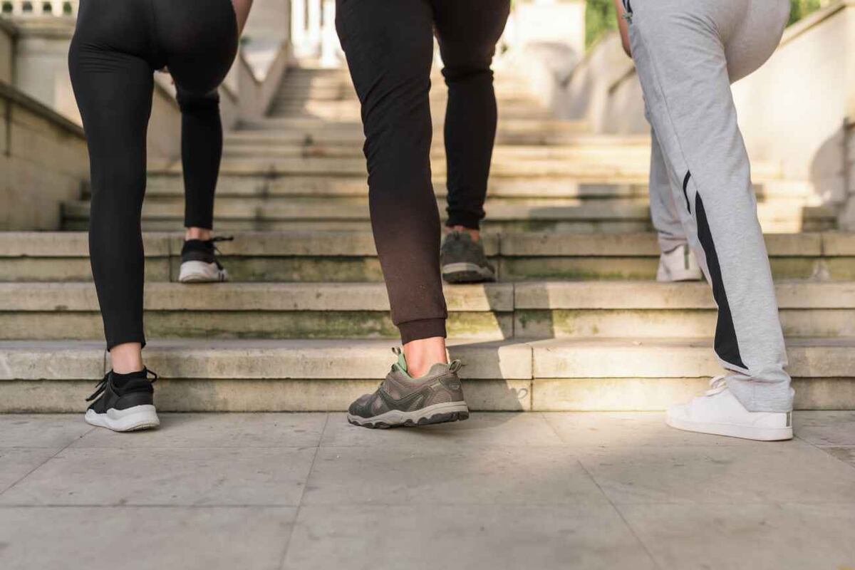 Este movimiento, que forma parte de la vida diaria, puede transformarse en una herramienta valiosa para cuidar la salud. (Freepik)