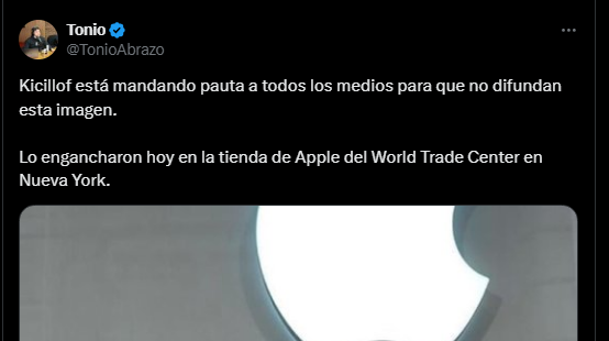 La imagen falsa de Axel Kicillof supuestamente comprando en un Apple Store en Nueva York fue compartida por cuentas libertarias en redes sociales. (Captura)