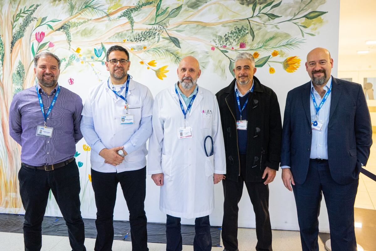 Representantes institucionales de Hospital Privado y parte del cuerpo médico del servicio de trasplantes.