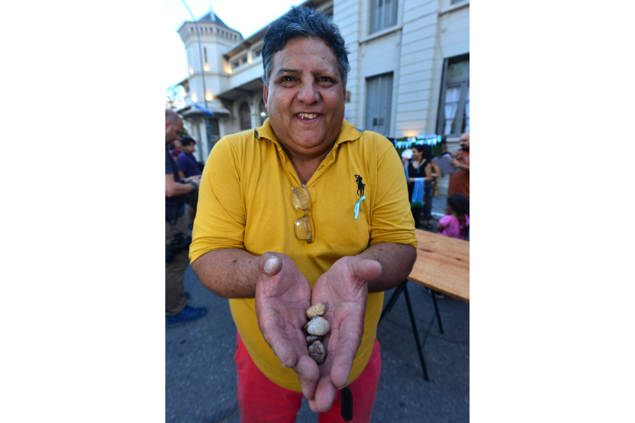 Gerardo Carrizo (52), residente de barrio Los Álamos, es el nuevo campeón del Mundial de Payana. (Nicolás Bravo / La Voz)