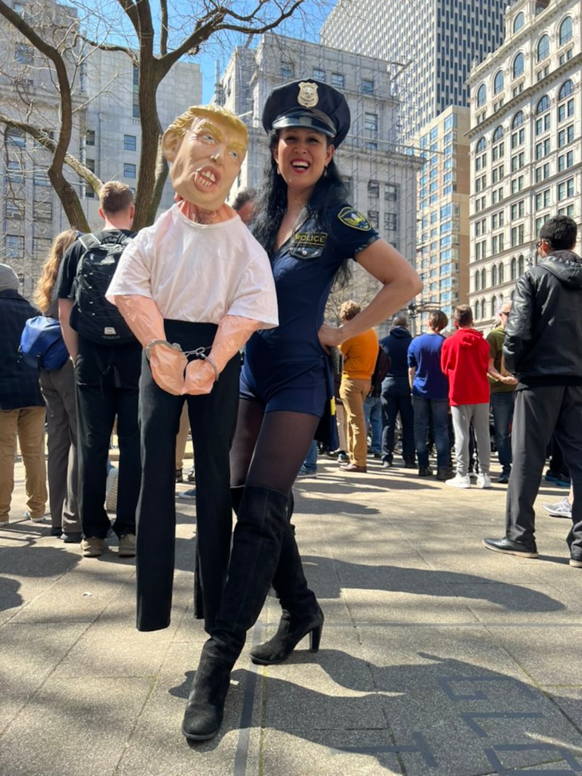 Miles de personas participan en la segunda jornada de movilizaciones contra la administración del presidente Donald Trump denominada “No Kings”.
