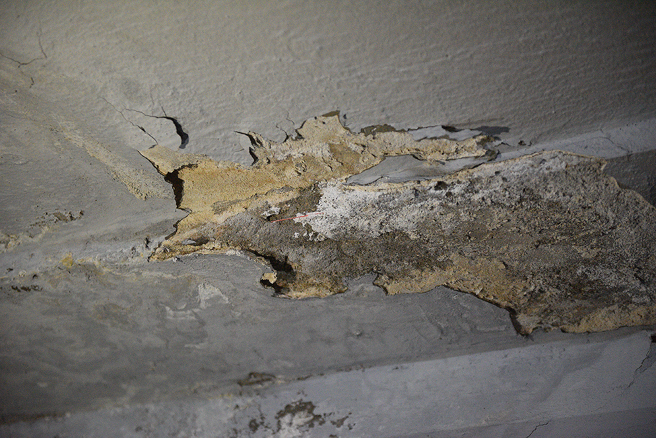 Denuncia de un edificio de Gama que tiene altos problemas estructurales. Avenida Colon 4399. (José Gabriel Hernández / La Voz)