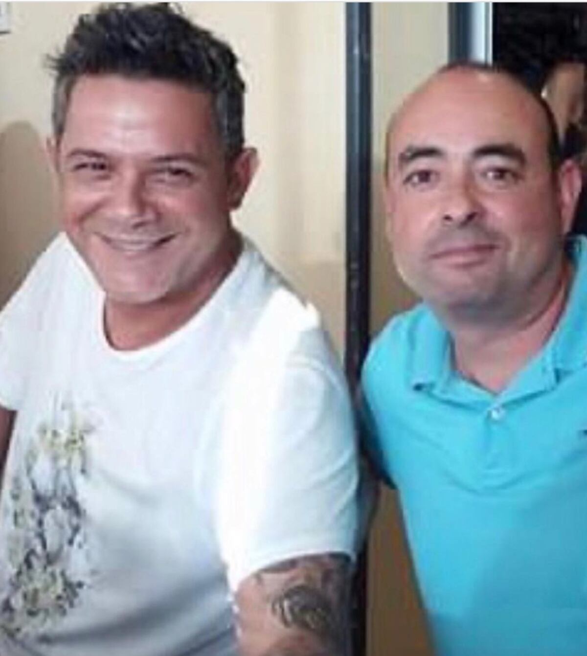 Alejandro Sanz junto a su primo David