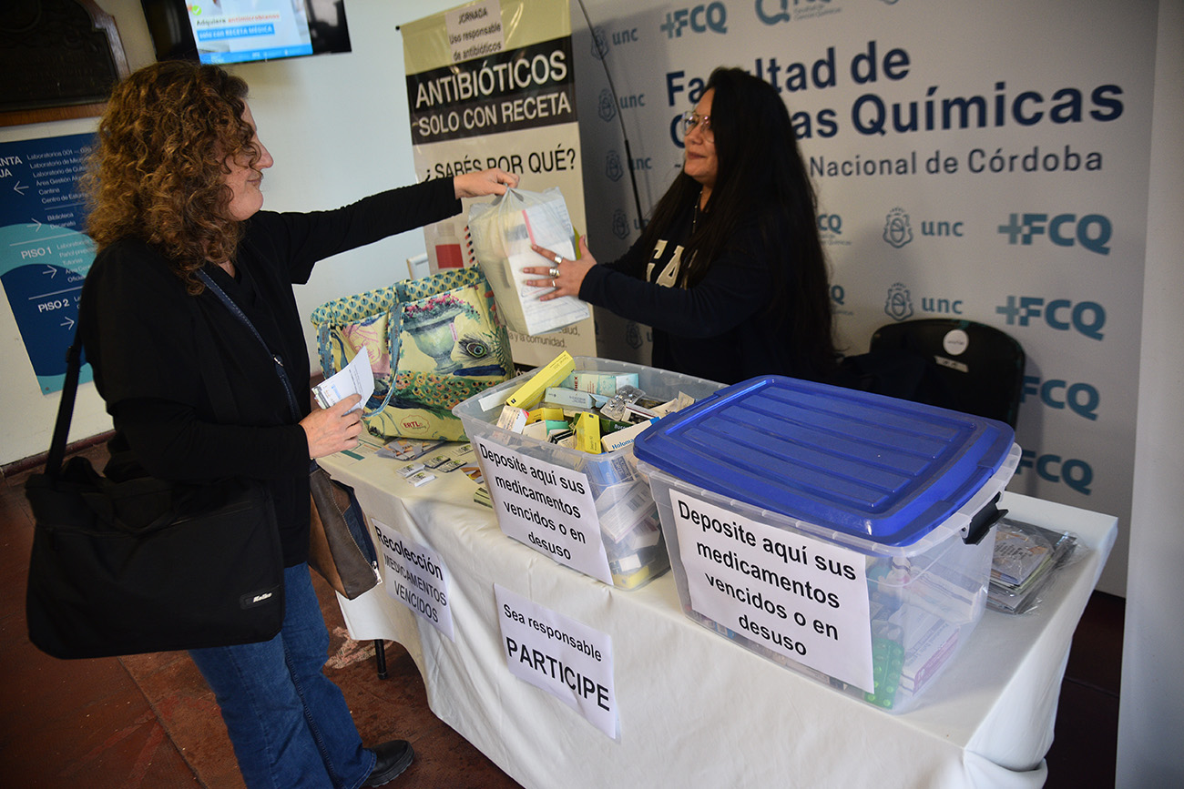 Jornadas de concientización sobre la resistencia a los antimicrobianos y desecho de medicamentos en desuso. Foto: (Pedro Castillo / La Voz)
