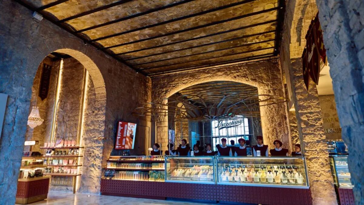 La heladería combina lo innovador de Lucciano's con lo histórico de este edificio.