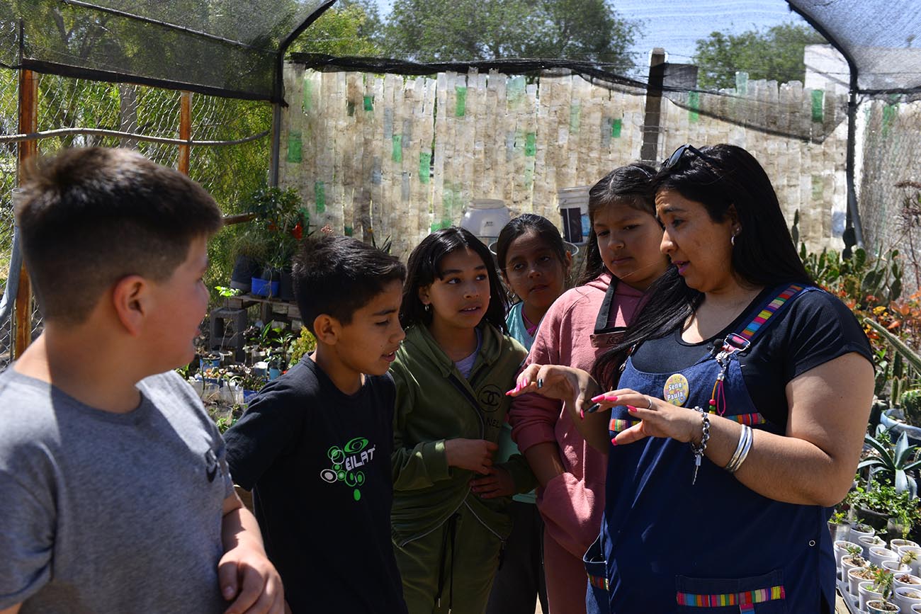 Córdoba. Paula junto a alumnos y alumnas de quinto grado. (José Hernández/La Voz)