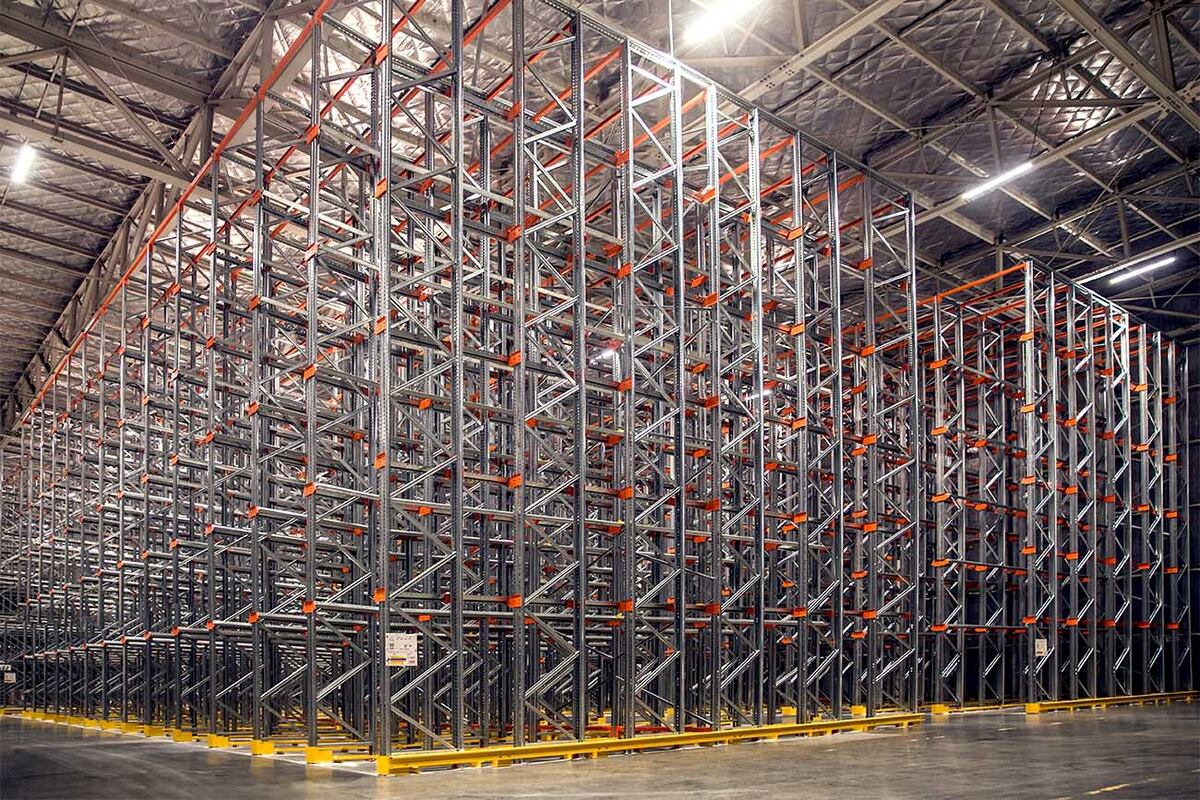Rack penetrable de 9 metros de alto.