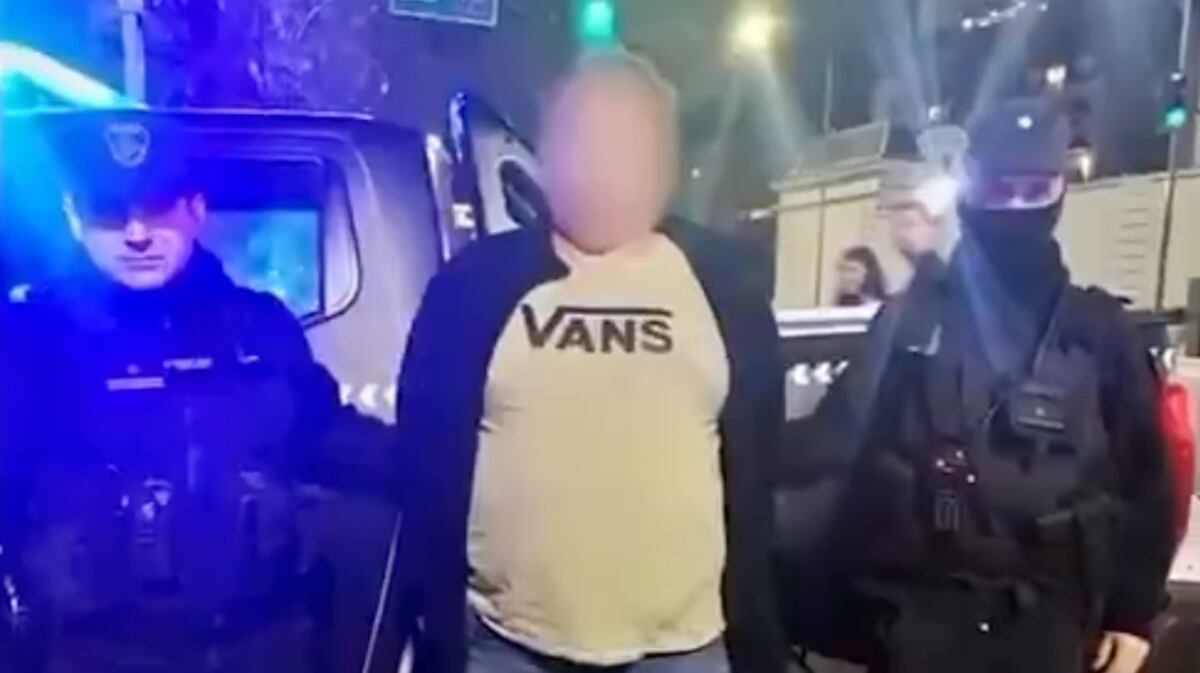 Se negó a pagar en una estación de servicio y atropelló a la cajera al escapar. (Gentileza)