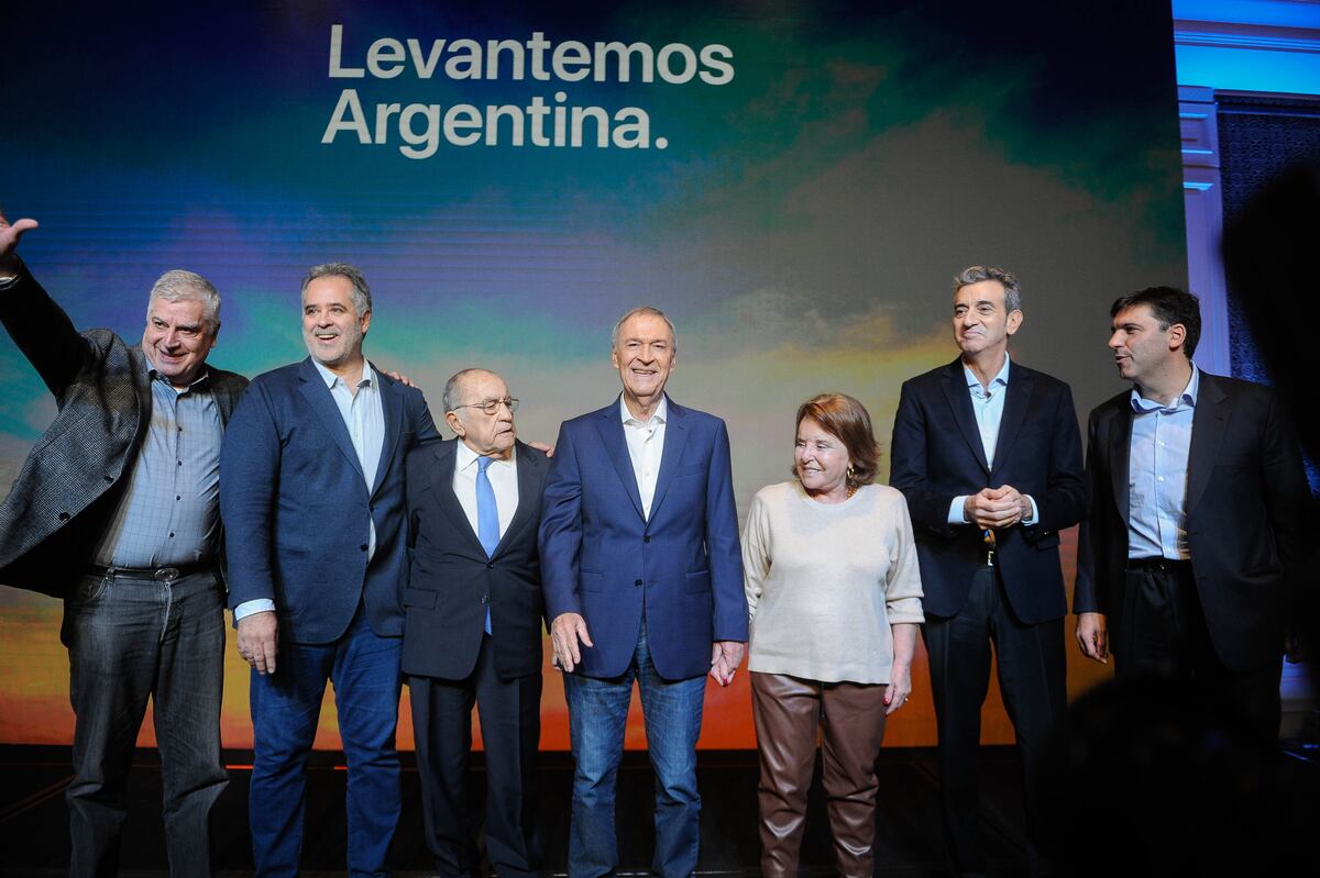 Juan Schiaretti largó su campaña como precandidato presidencial en Capital Federal. (Federico Lopez Claro)