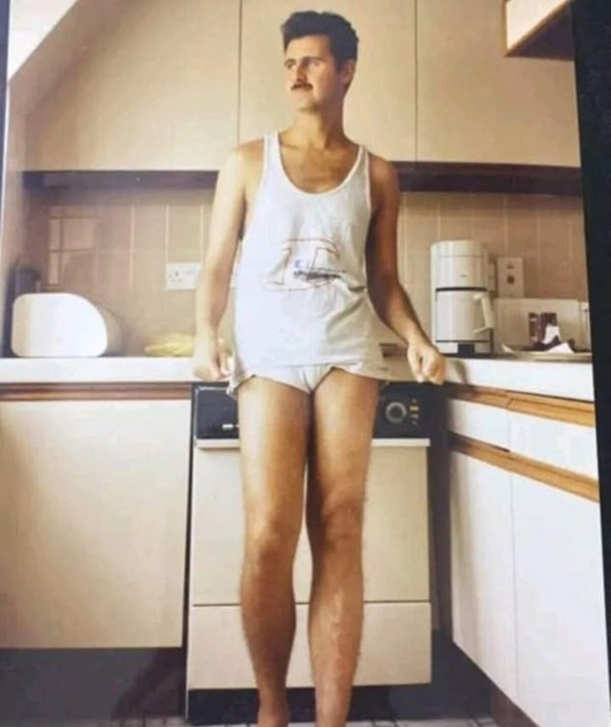 Tras su huida de Siria, revelan fotos inéditas del dictador Bashar al Assad y generan burlas.