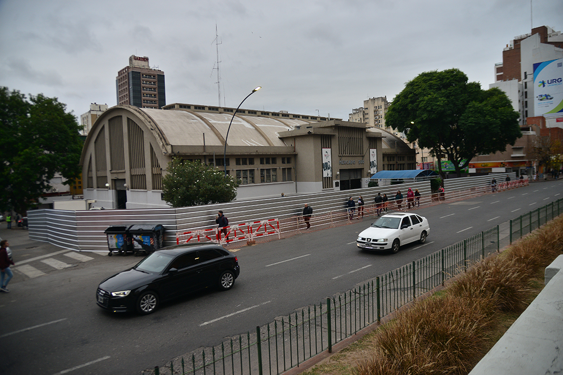 Comienzo de obra en la zona del Mercado Sud de la ciudad. Empiezan a tapar el muro para luego demolerlo. Foto: (Pedro Castillo / La Voz)