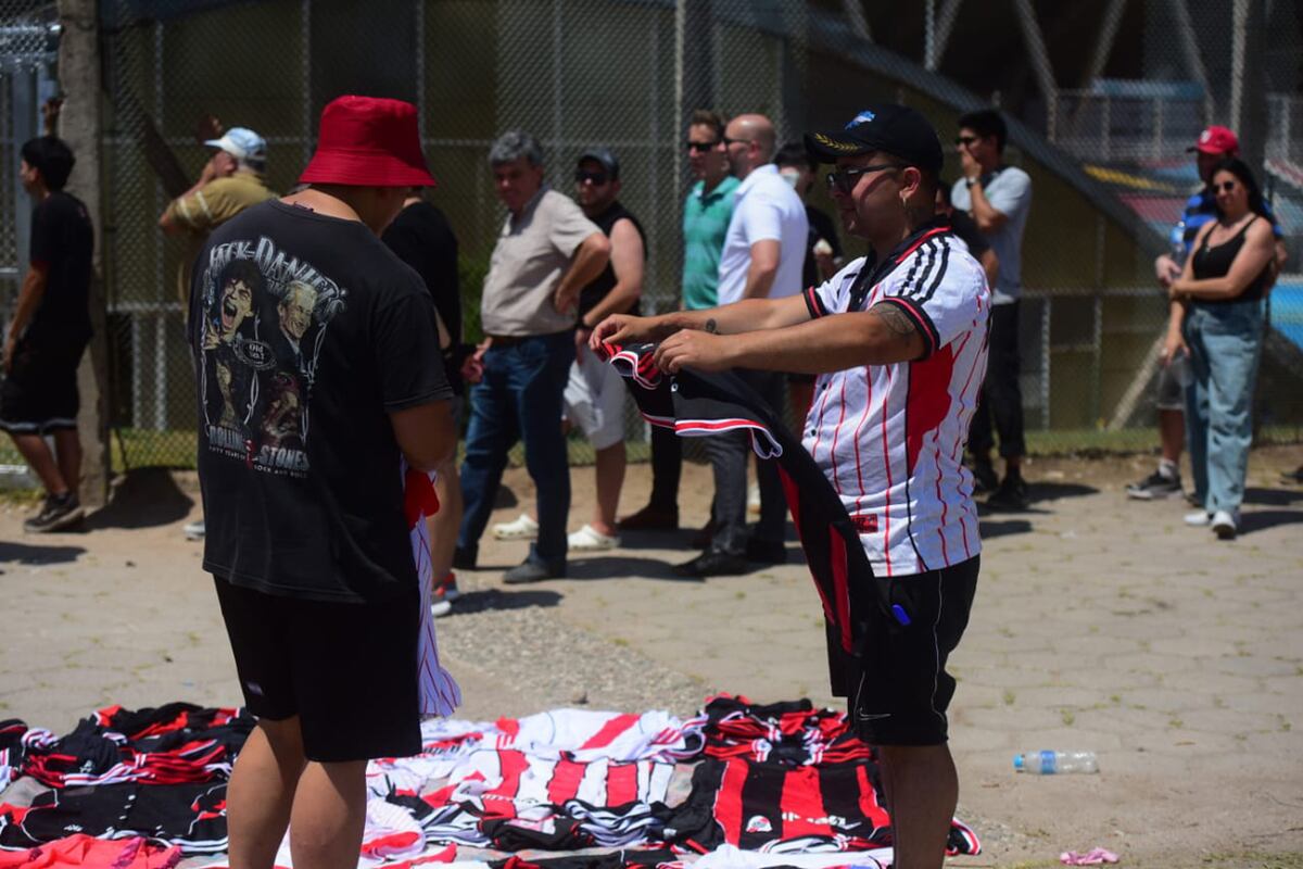 30 mil entradas vendidas para River-Independiente (R), la segunda semifinal de Copa Argentina, en el Kempes. (Nicolás Bravo / La Voz)