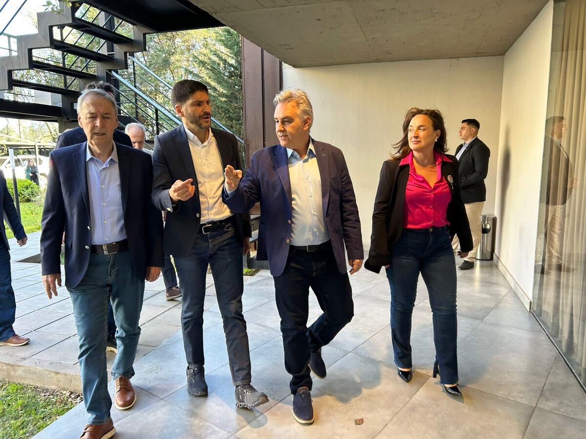 Provincias Unidas. Juan Schiaretti, Maximiliano Pullaro, Martín Llaryora y Myrian Prunotto, en una de las reuniones de Provincias Unidas. Este sábado, el santafesino vendrá a Córdoba. (La Voz / Archivo)