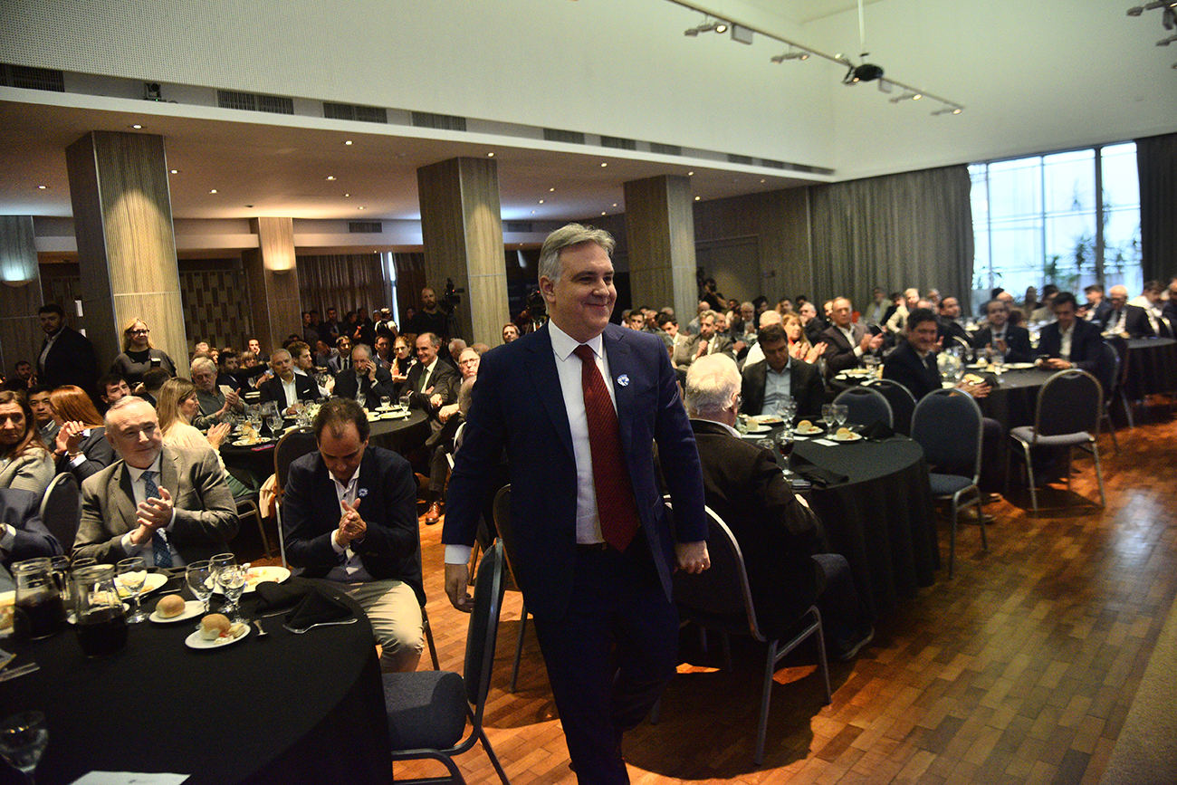 El intendente de Córdoba y candidato a gobernador por Hacemos Unidos por Córdoba, Martín Llaryora, disertó en la Bolsa de Comercio. (Pedro Catillo / La Voz)