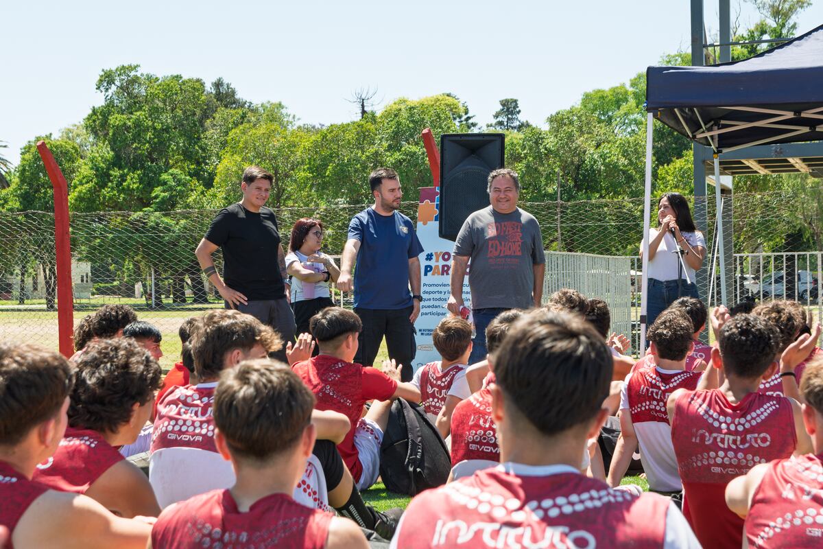 La cancha Osvaldo Ardiles de la ciudad Deportiva de Instituto fue escenario de una propuesta que promueve el pensamiento crítico desde el deporte, con apoyo de la Dirección General de Juventud. (Prensa Instituto)