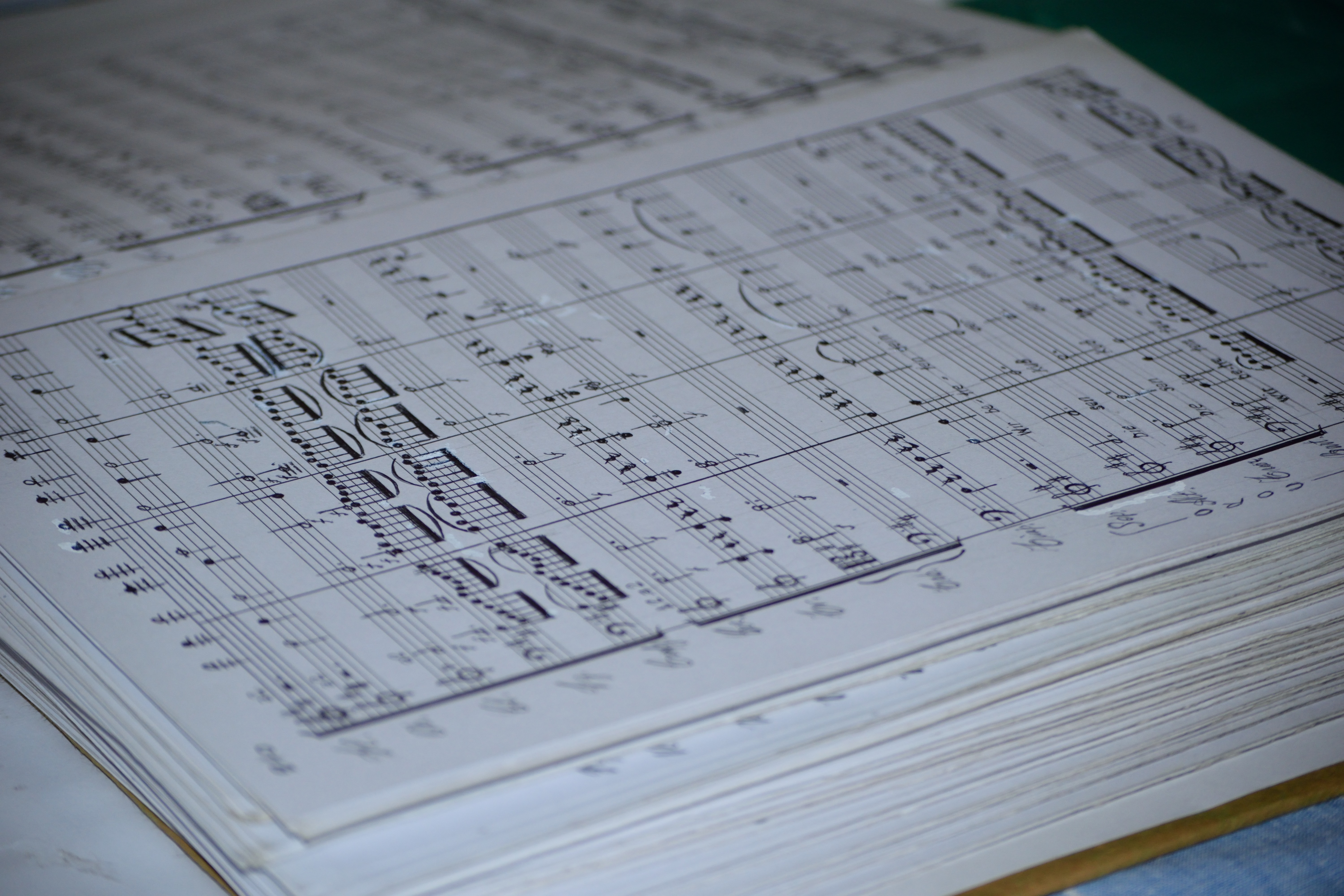 Osvaldo Renato Abregú transcribió a mano la Novena SInfonía de Beethoven. (Fotos: Gentileza Verónica Gómez).