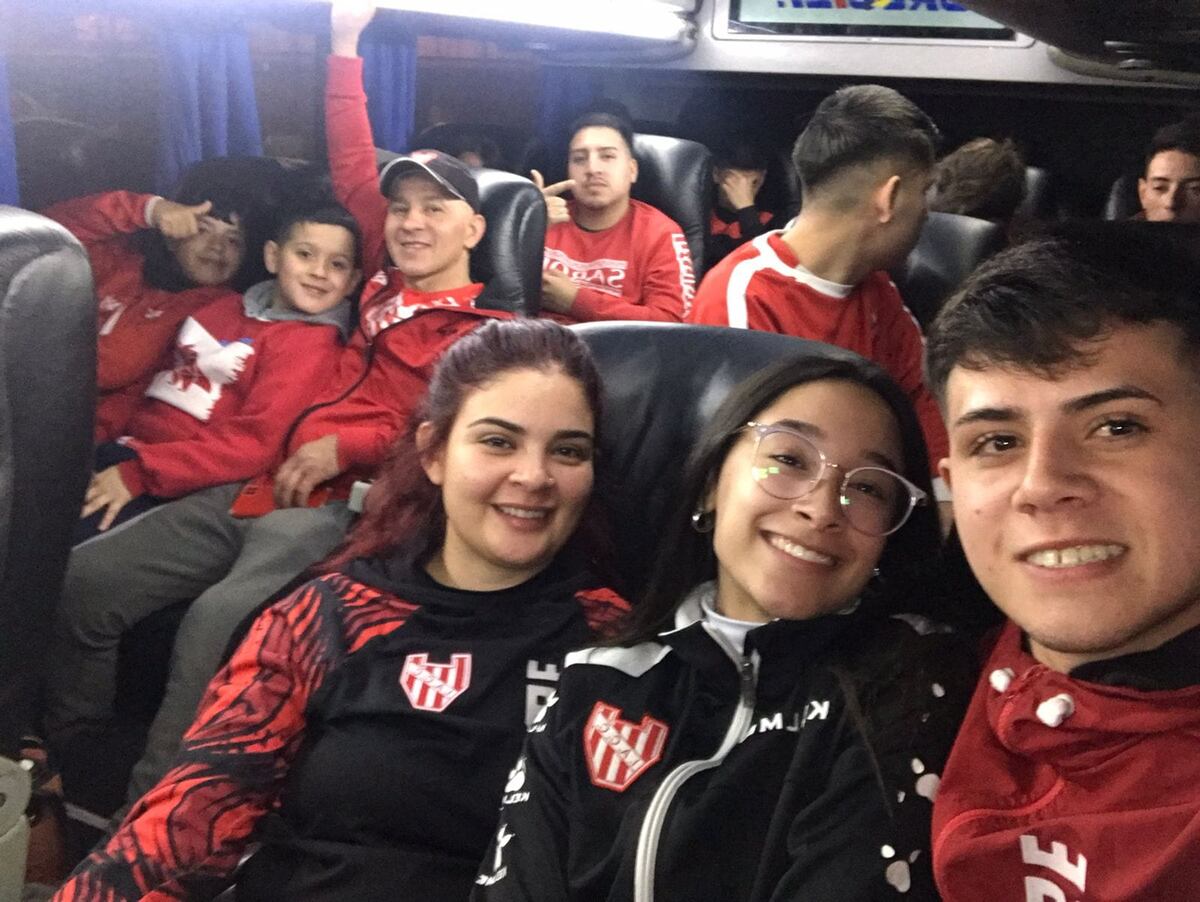 Los hinchas de Instituto en su viaje a Santa Fe. (Gentileza).