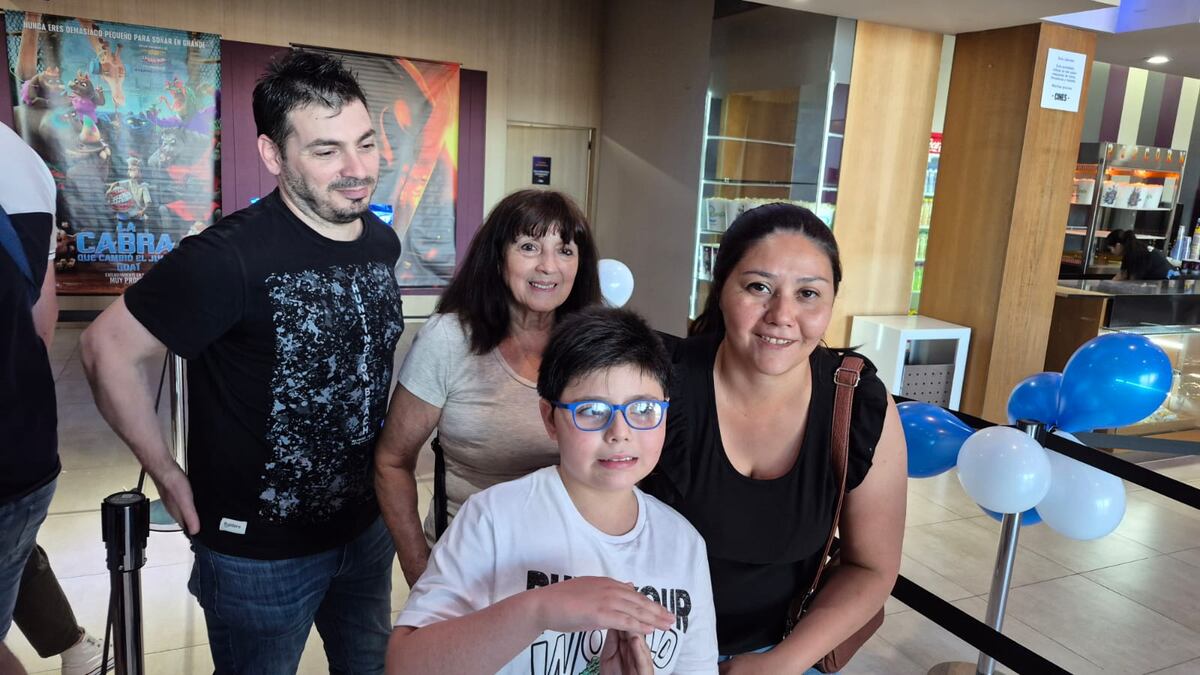 Socias y socios de Talleres accedieron a una experiencia única con Club La Voz. Asistieron a la función de Zootopia 2 en los Cines Dino de Ruta 20. (La Voz)