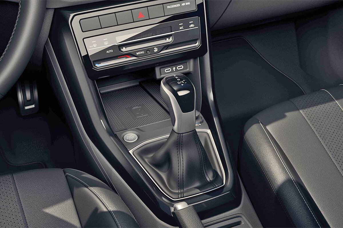 La motorización que se denomina 200 TSi, con 116 CV y 200 Nm, viene asociada con una caja automática de seis velocidades,