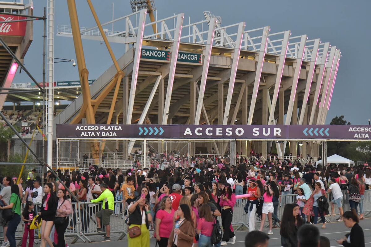 El estadio Kempes, en tono de centro de espectáculos (La Voz)