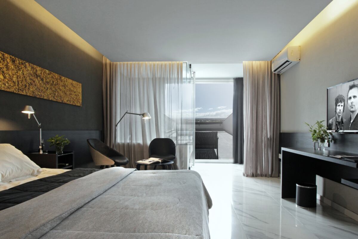 Pinares Panorama Suites Spa & Convention Center ofrece habitaciones y suites con impactantes vistas panorámicas al valle y al lago de la villa serrana. (Foto: Pinares)