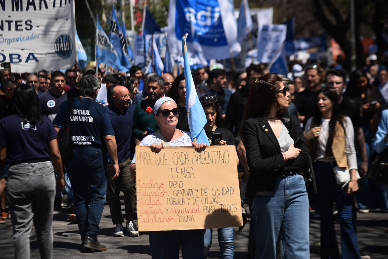 Estudiantes, docentes y egresados se movilizan contra el veto a la Ley de Financiamiento Universitario. (Pedro Castillo / La Voz)
