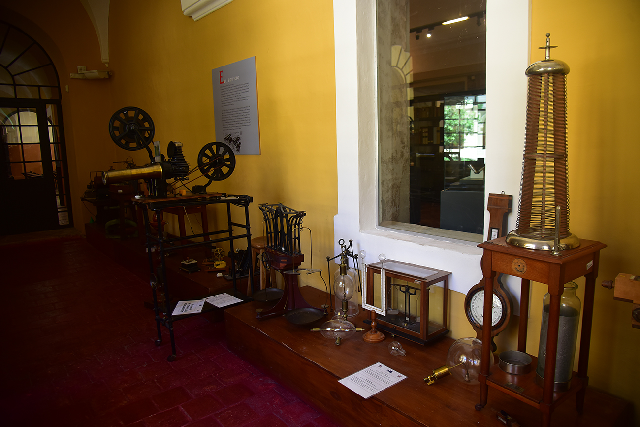 Muestra permanente del Museo Histórico del Colegio Nacional Monserrat. (Pedro Castillo / La Voz)