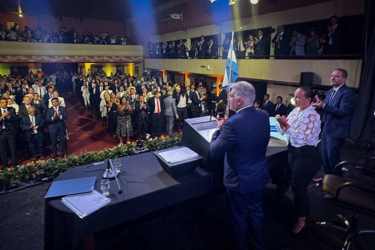 El gobernador de Córdoba Martín Llaryora abrió el período de sesiones de la Legislatura en la ciudad de Deán Funes. (Prensa Gobierno).