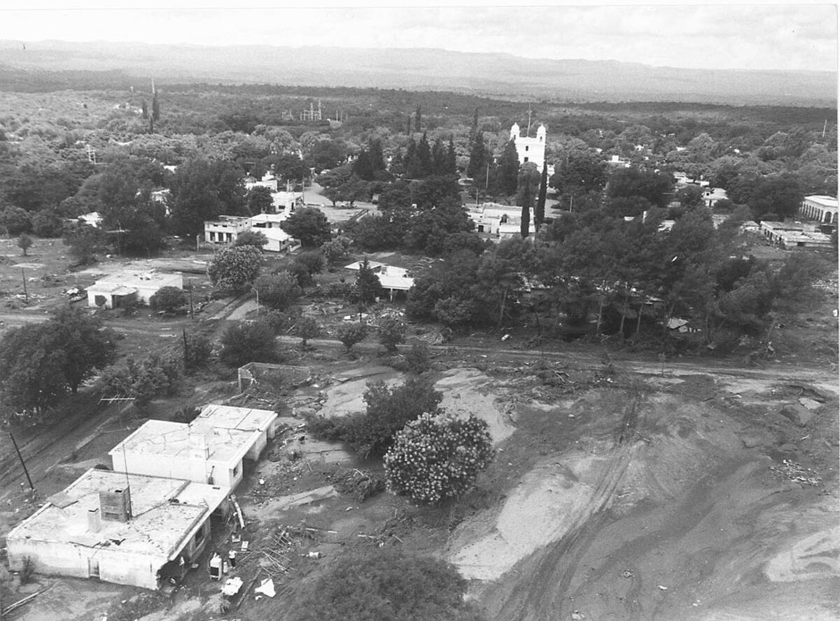 Vista de San Carlos Minas después de la crecida del río. (Raimundo Viñuelas / La Voz / Archivo)