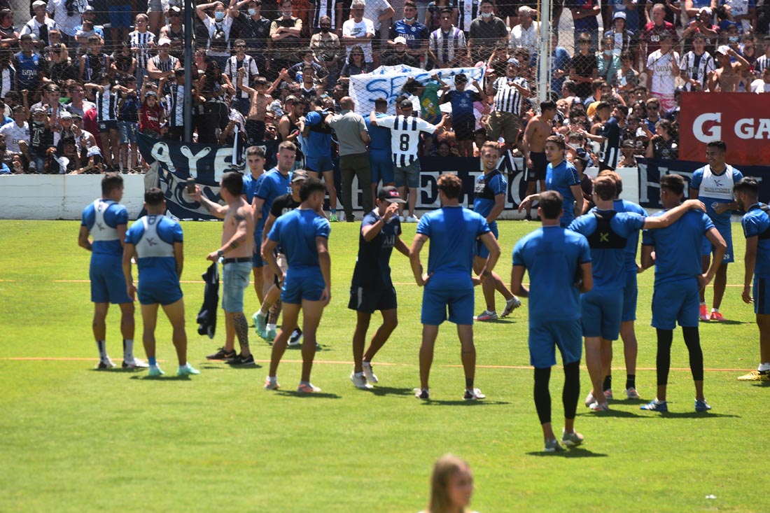 Entrenamiento de Talleres en La Boutique a puertas abiertas para los hinchas previo al viaje a Santiago del Estero par la final de la copa Argentina. (Pedro Castillo)
