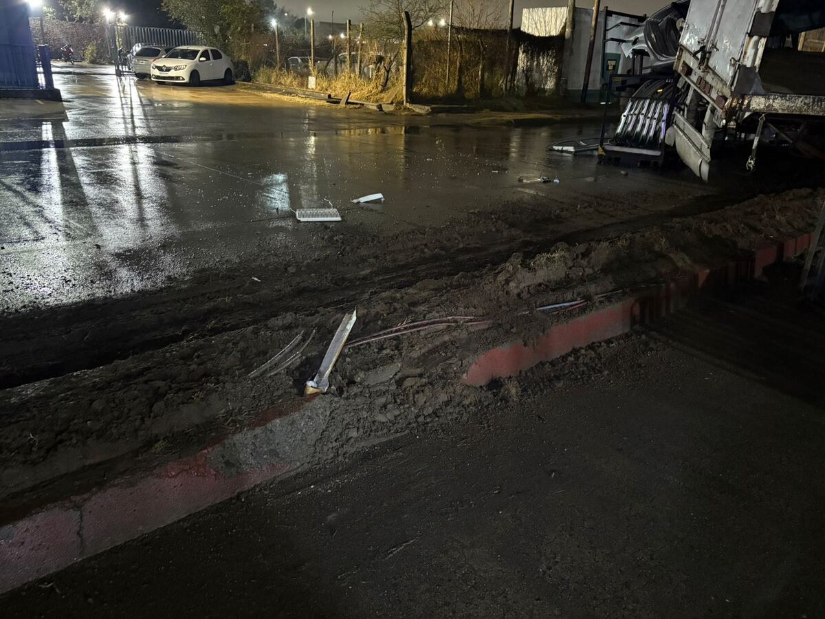 Choque bajo la lluvia. (Policía)