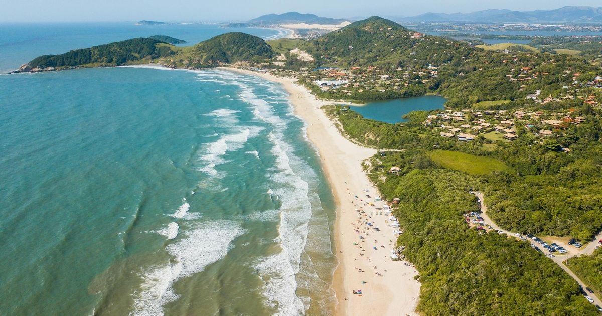 Praia do Rosa queda en el estado de Santa Catarina.