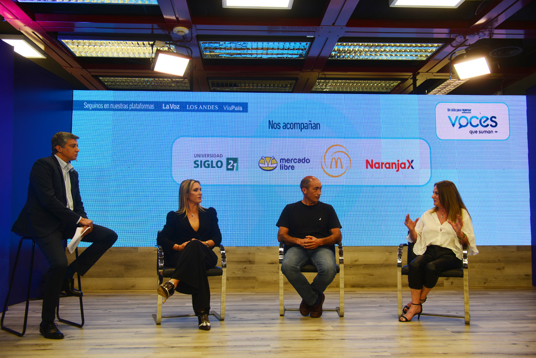 PANEL EN LA VOZ. Se emitió el primer capítulo del ciclo "Voces que suman". Participaron Jorge Colina (Idesa) y Sergio Pivetti (McDonald's) en conexión vía Zoom. Además, Daniel Gándara (Mercado Libre), María Belén Mendé (US21), e Isabel Martínez (Fumiscor) presencialmente. (Nicolás Bravo.)