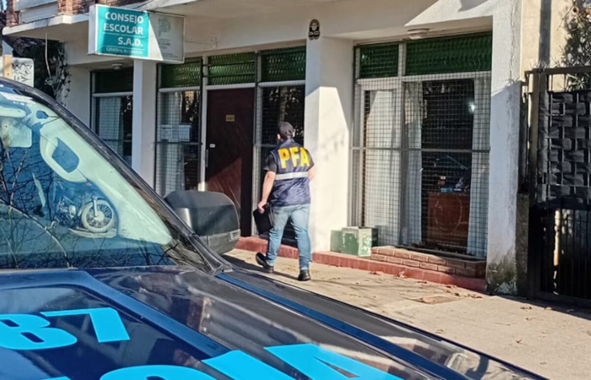 Investigan a una escuela por entregar agua contaminada a sus alumnos y sospechan de certificados falsos (Gentileza)