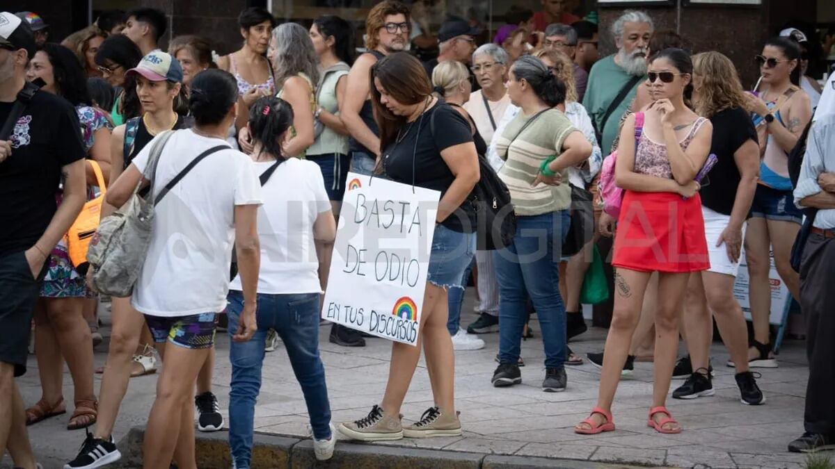 En Santa Fe, gran convocatoria de la marcha LGBT+ Antifascismo contra el discurso de Javier Milei. (Aire de Santa Fe)