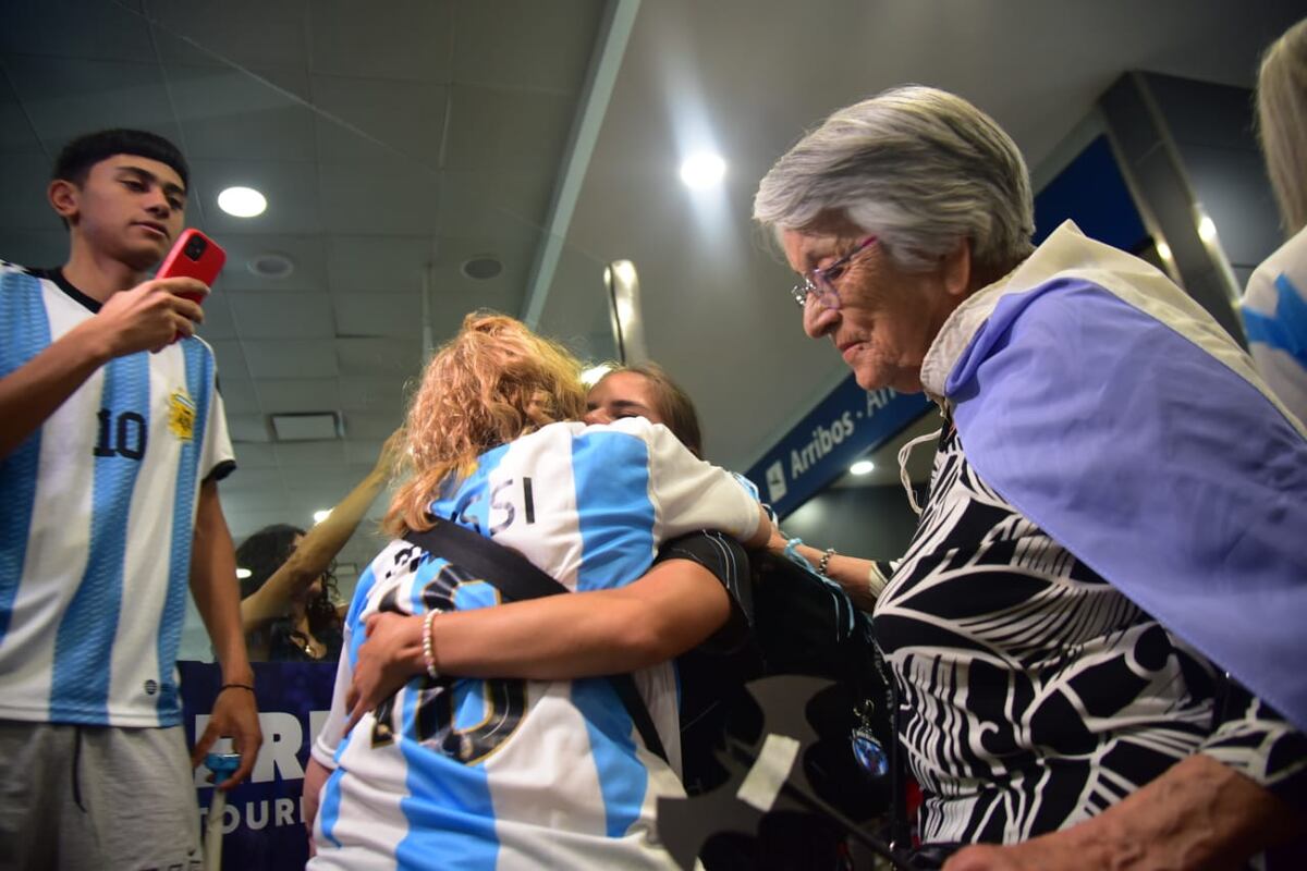 Las Murciélagas llegaron a Córdoba tras conquistar su segunda Copa del Mundo. (Javier Ferreyra / La Voz)