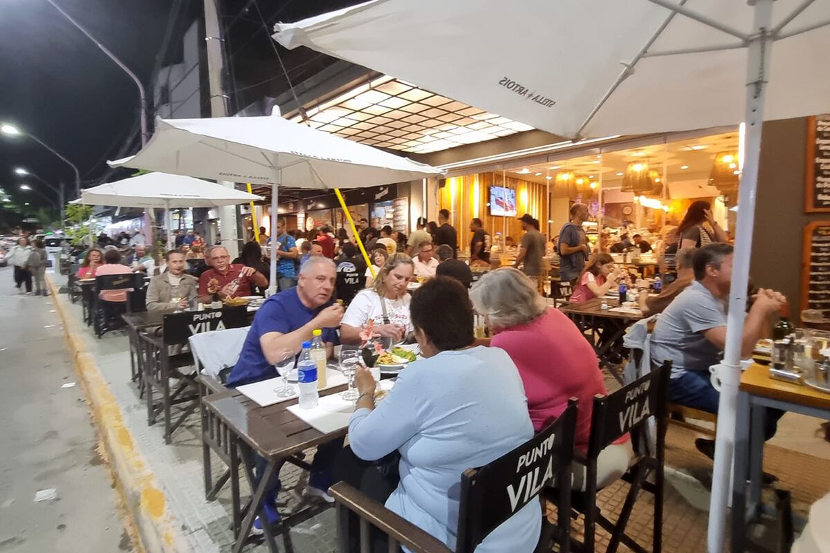 Turismo. El centro de Mina Clavero en este fin de semana largo. (La Voz)