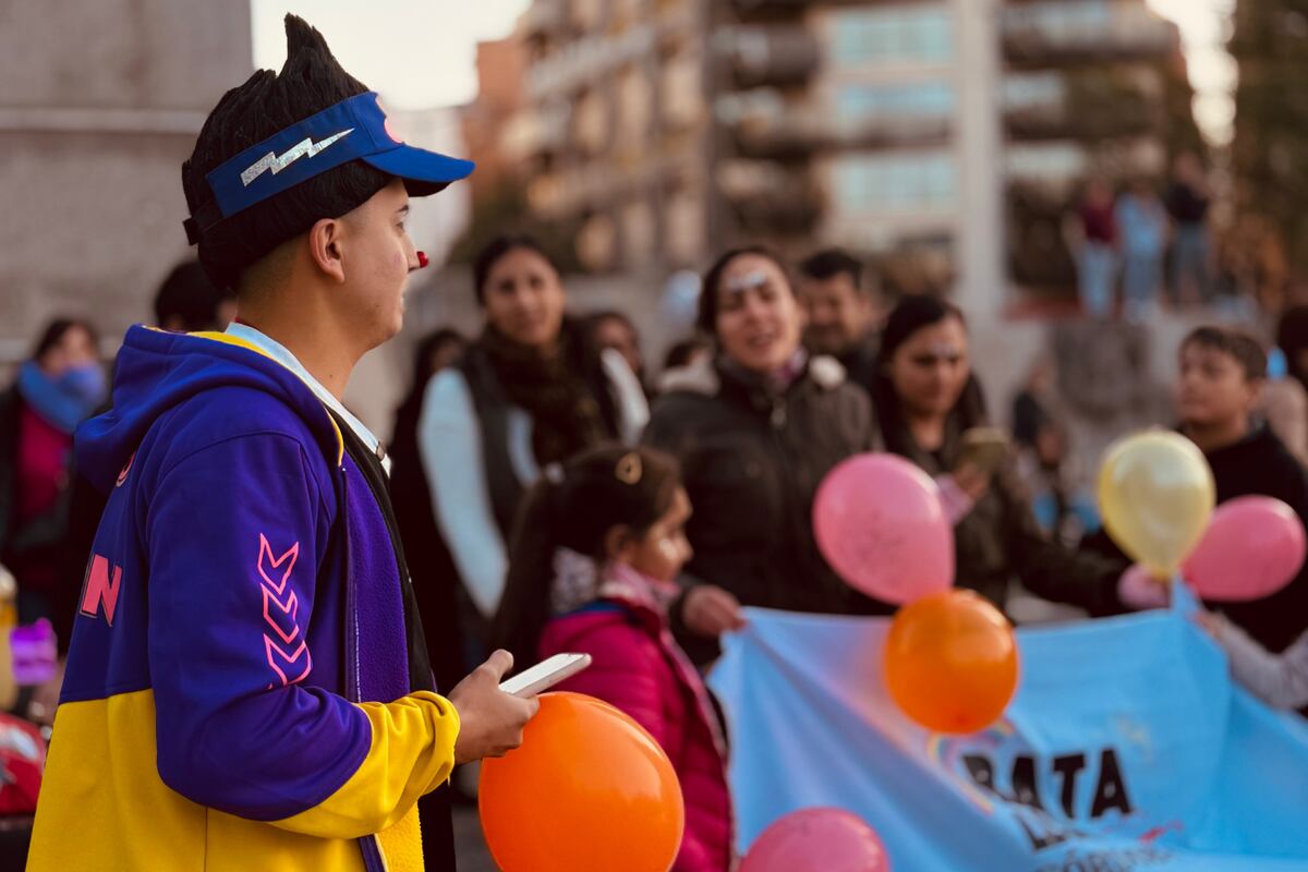 Plaza España. También participó el Payaso Croton, que aportó color y alegría al evento. (La Voz)