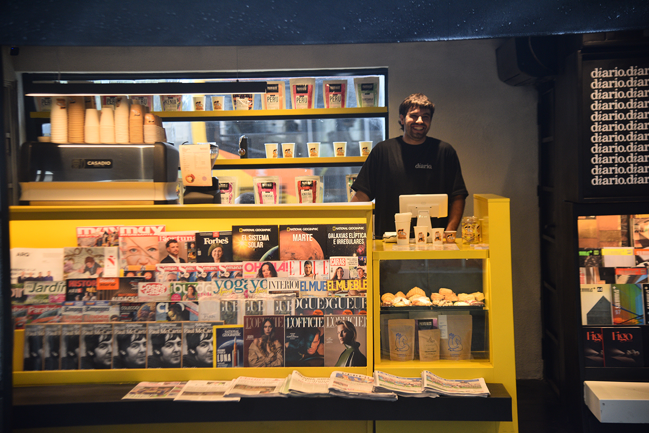 Diario.
Nuevo kiosco de diarios café ubicado en plaza España (Pedro Castillo / La Voz)