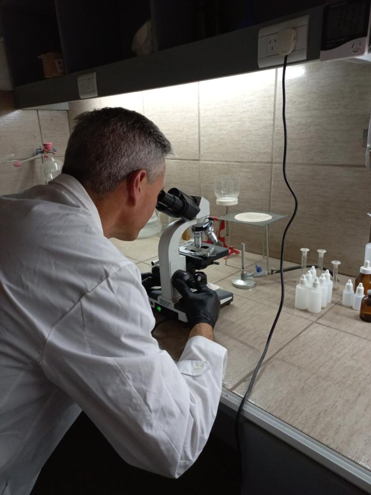 Fernando Bodach, uno de los emprendedores, en laboratorio (Gentileza)
