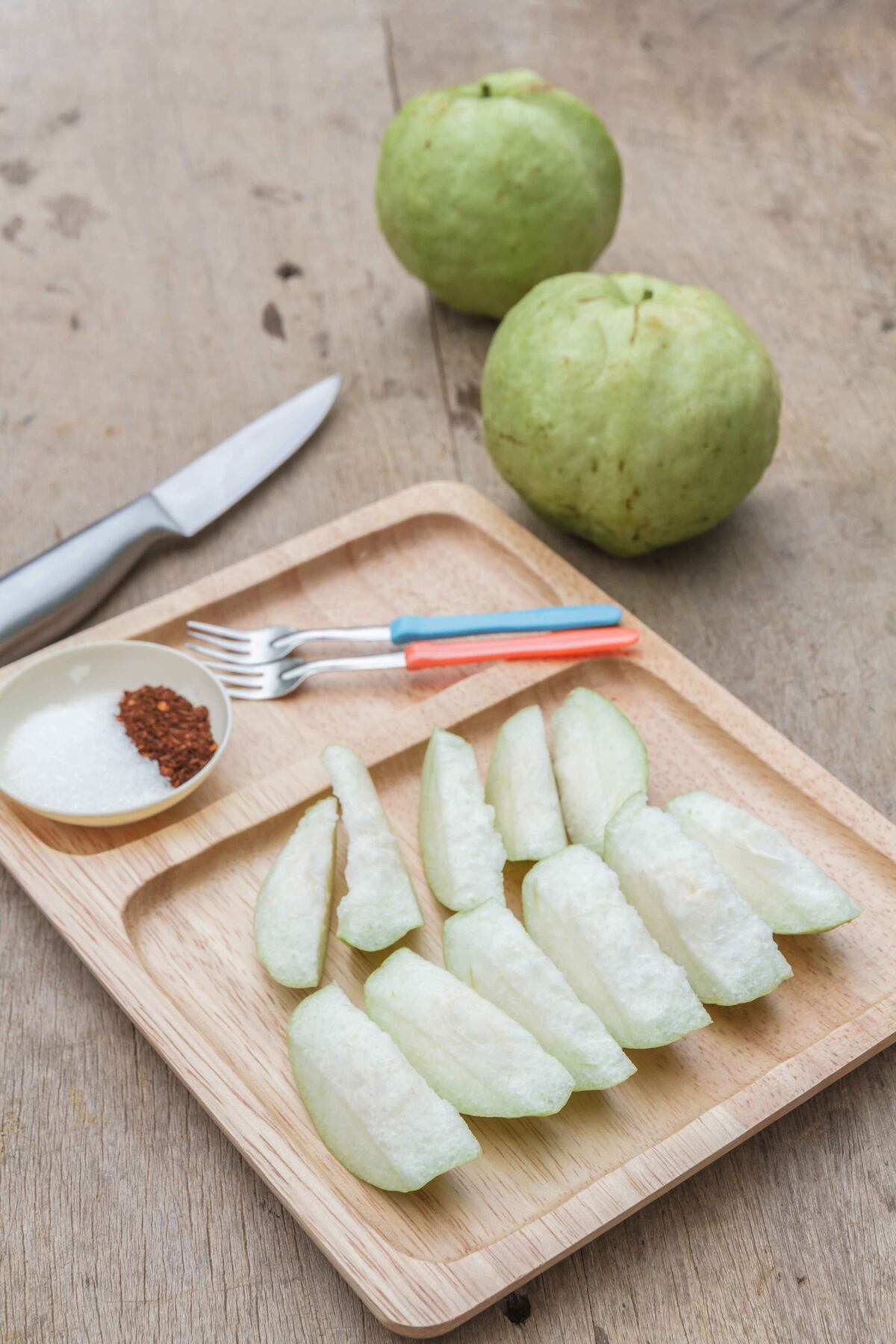 La chirimoya es el oro blanco de las frutas. Rica en compuestos antiinflamatorios, contiene vitaminas y minerales que mejoran el estado de ánimo y potencian la salud digestiva. (Freepik)