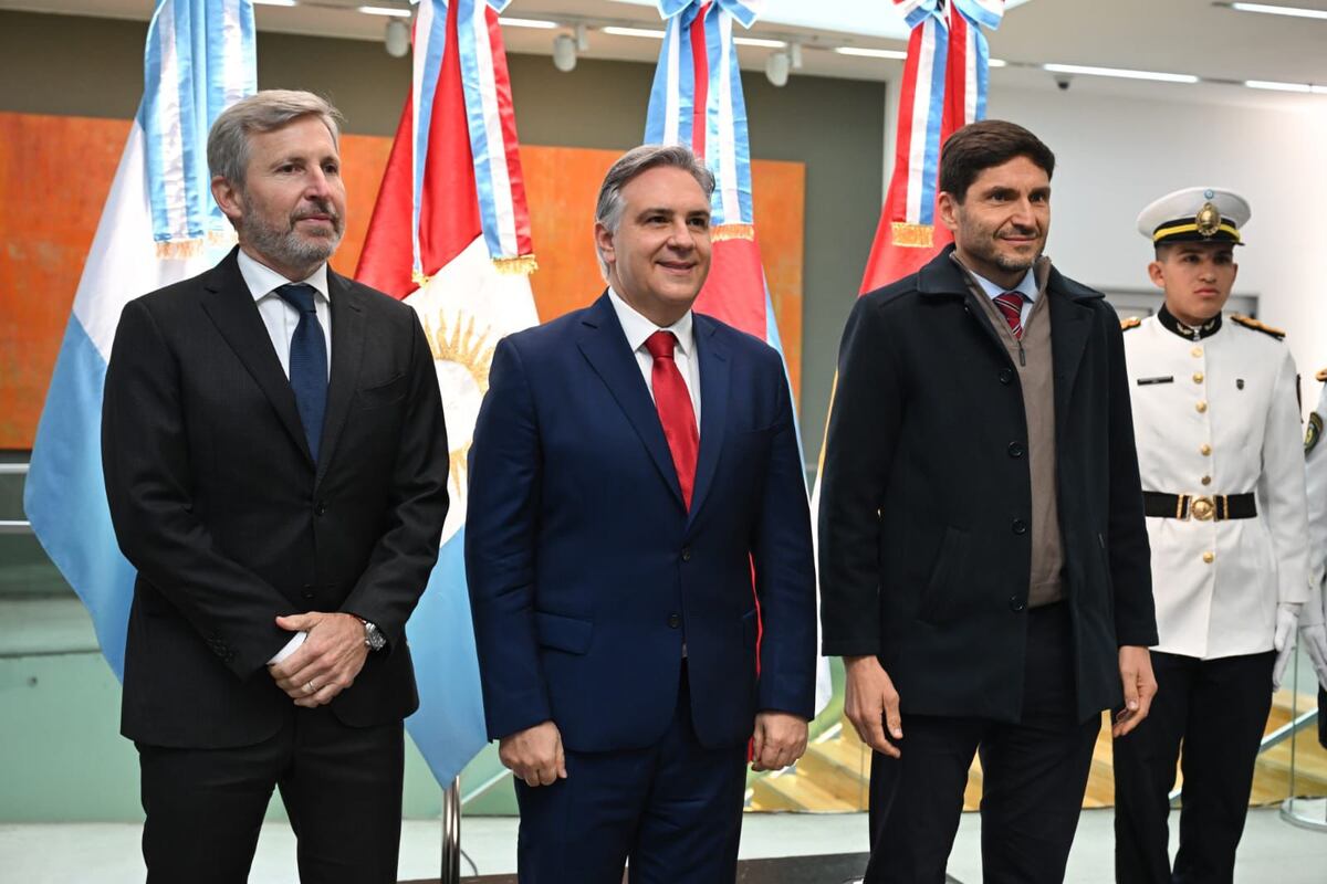 Gobernadores de la Región Centro en el Centro Cívico: Rogelio Frigerio, de Entre Ríos; Martín Llaryora, de Córdoba; y Maximiliano Pullaro, de Santa Fe. (Gobierno de Córdoba)