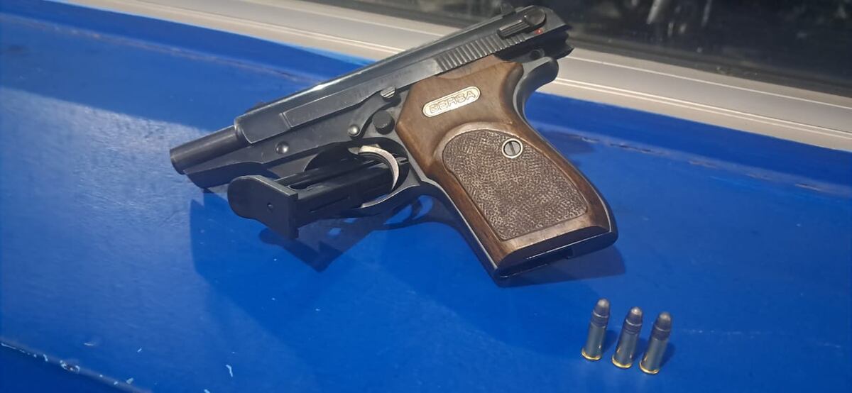 El arma secuestrada. (Policía)