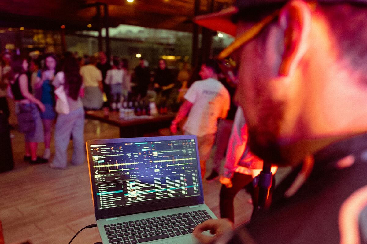 Vermutazo 3.0 propone degustación libre, gastronomía de primera y Djs Sets.